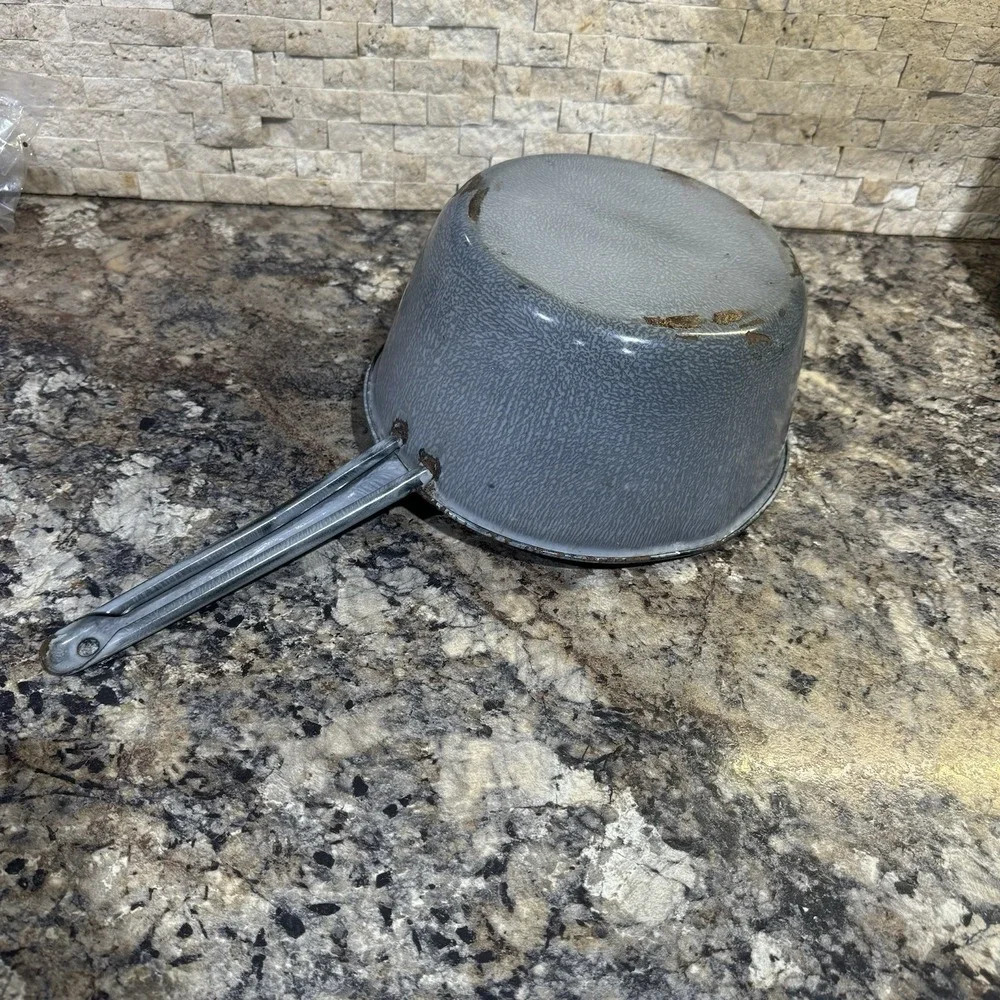 VTG Farmhouse Primitive‎ Speckled Gray Enamelware/Graniteware Sauce Pan Pot
